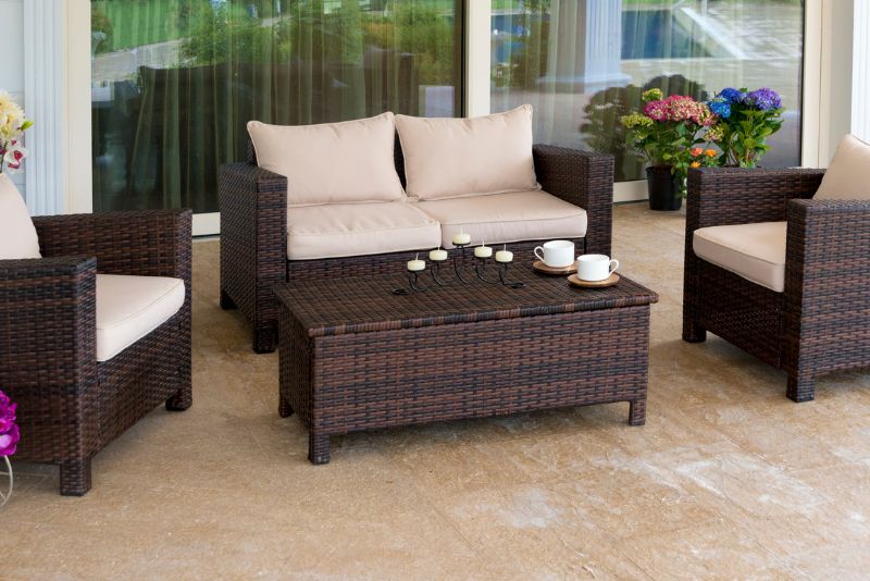 verandah with lounge area